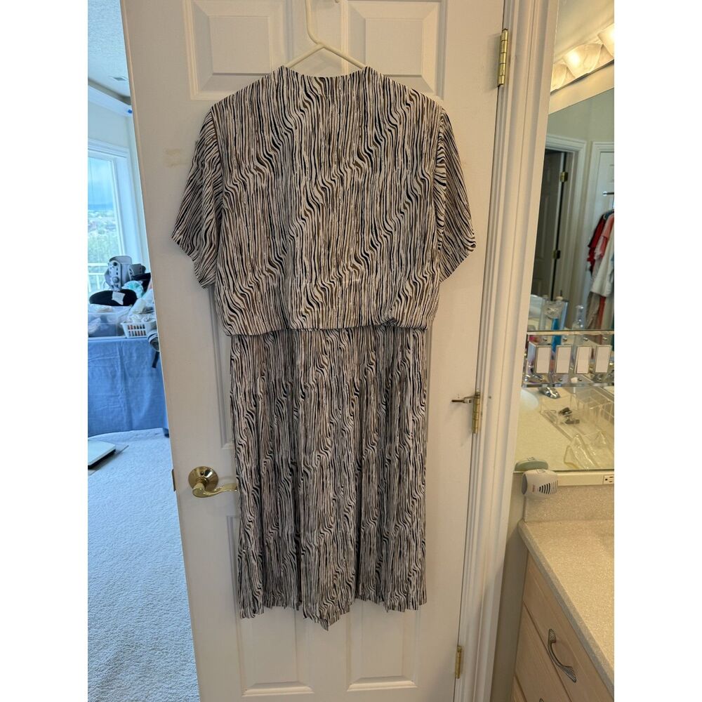 Liz Roberts Zebra Print 2-Piece Skirt Set Button Front Top & Skirt Sz L 100% Pol